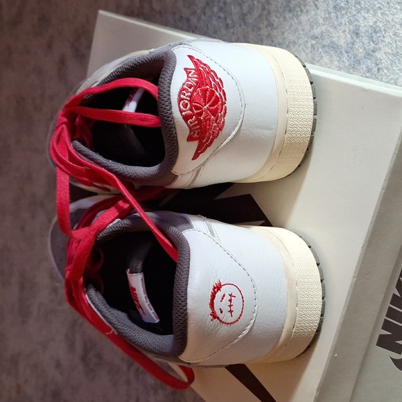 Travis Scott Jordans - Picture 5 of 12